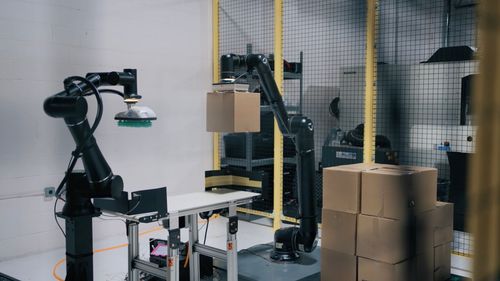 Standard Bots-Case Packing Standard Bots-Case Packing